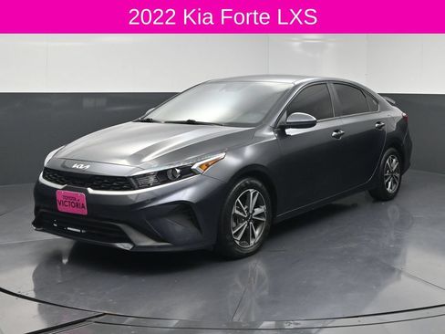 Used 2022 Kia Forte LXS FWD image 2