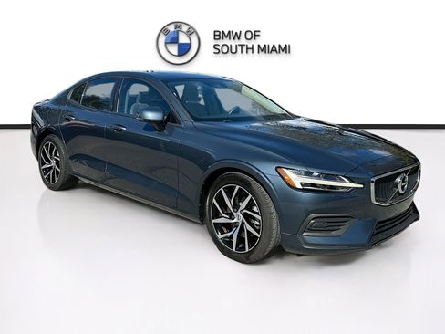 Used 2020 Volvo S60 T5 Momentum image 1