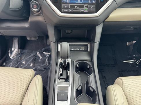 Used 2025 Subaru Ascent Limited AWD/4WD image 11