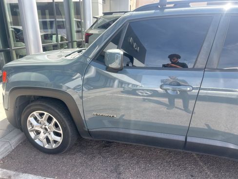 Used 2018 Jeep Renegade Latitude FWD image 4