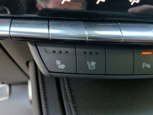 Used 2025 Cadillac XT4 Sport FWD image 29