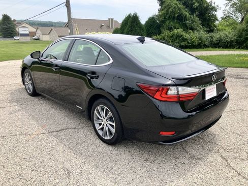 Used 2016 Lexus ES 300h w/ Luxury Package w/Wood Trim FWD image 3