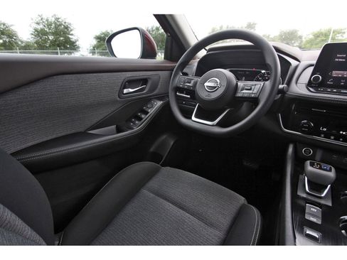 Used 2022 Nissan Rogue SV FWD image 11