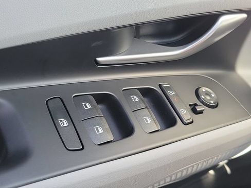 New 2026 Hyundai Elantra SEL Sport FWD image 17