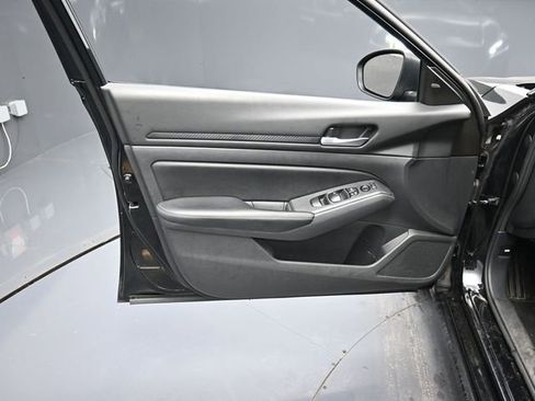 Used 2024 Nissan Altima 2.5 SV image 13