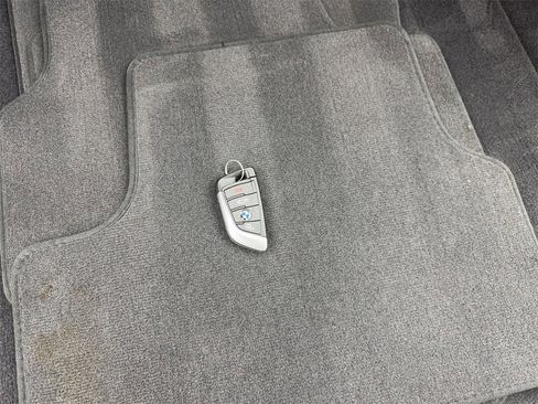 Used 2022 BMW i4 eDrive40 image 81