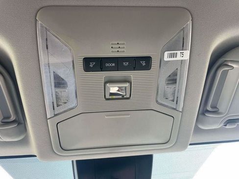 Certified 2025 Toyota RAV4 XLE AWD/4WD image 33