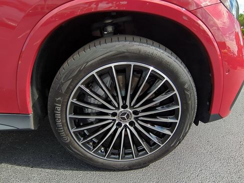 Used 2025 Mercedes-Benz GLC 300 4MATIC image 11