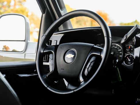 Used 2023 Chevrolet Express 2500 image 51