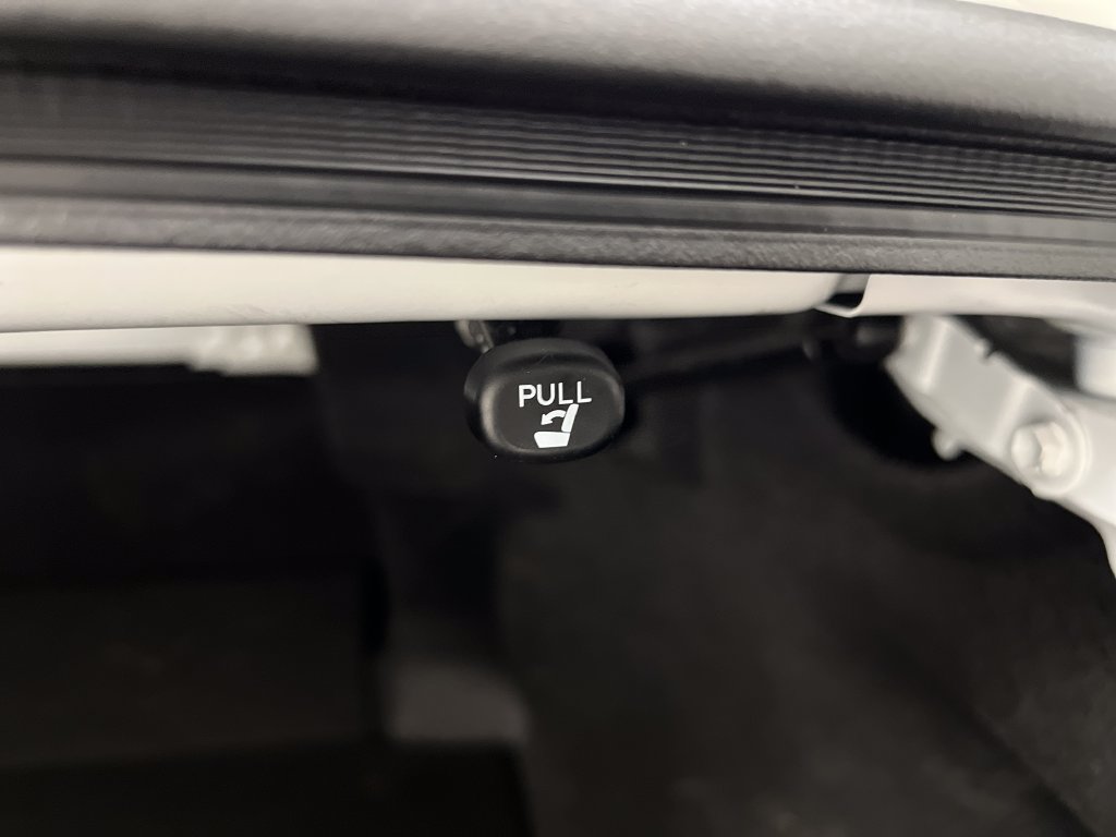 Used 2025 Toyota Camry SE FWD image 36