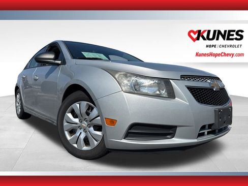 Used 2013 Chevrolet Cruze LS image 1
