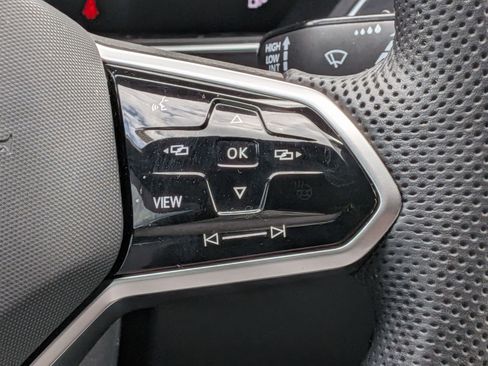 Used 2024 Volkswagen Tiguan SE R-Line image 19