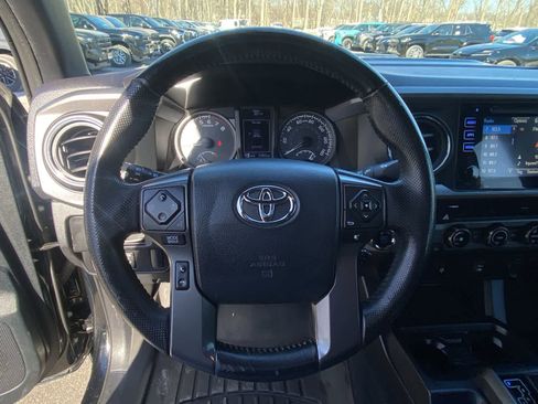 Used 2016 Toyota Tacoma TRD Sport image 25