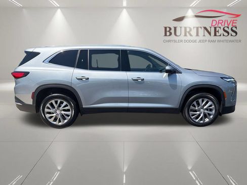Certified 2025 Buick Enclave Preferred FWD image 11