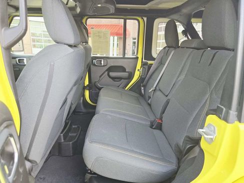 Used 2024 Jeep Wrangler Unlimited w/ Convenience Group AWD/4WD image 12