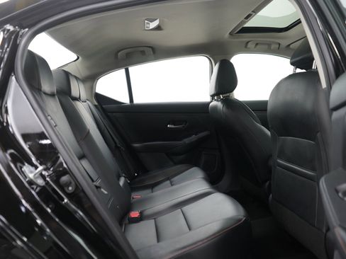 Used 2022 Nissan Sentra SR w/ SR Premium Package image 11