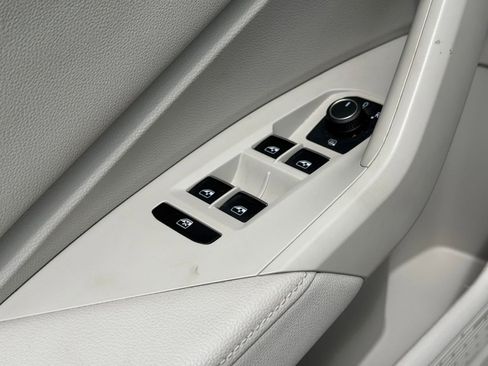 Used 2023 Volkswagen Jetta SE image 11