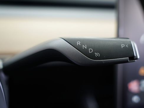 Used 2019 Tesla Model 3 Mid Range image 14