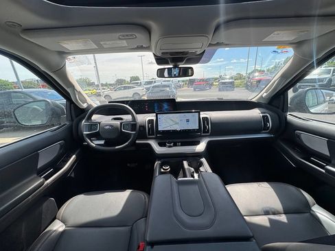 Certified 2025 Ford Expedition Active AWD/4WD image 22