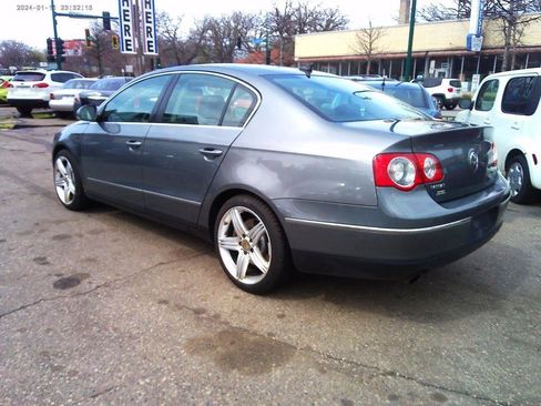 Used 2008 Volkswagen Passat VR6 image 4