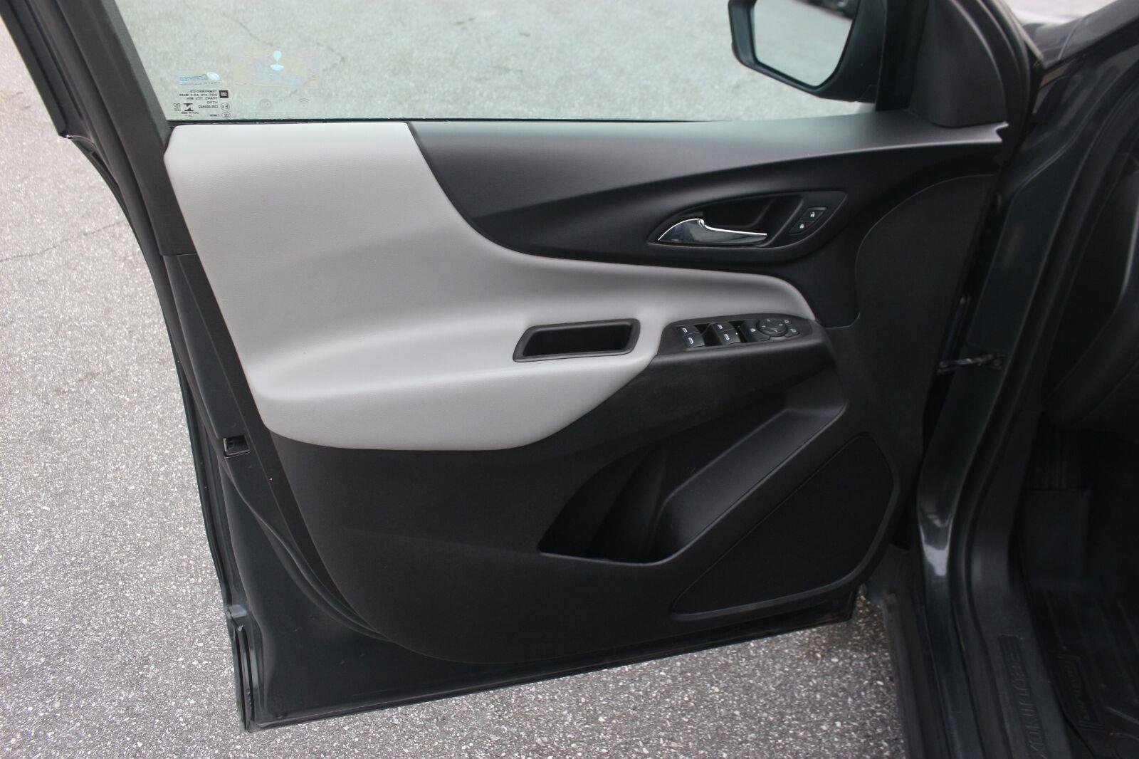 Used 2021 Chevrolet Equinox LS w/ LS Convenience Package FWD image 11