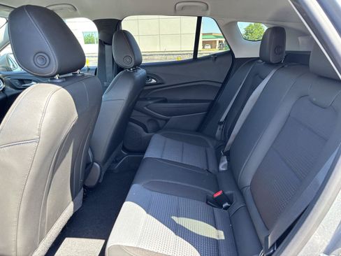 Used 2024 Chevrolet Trax LT w/ LT Convenience Package FWD image 28