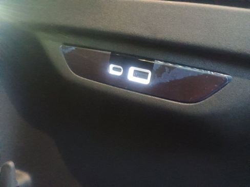 Used 2025 Chrysler Pacifica Select image 16