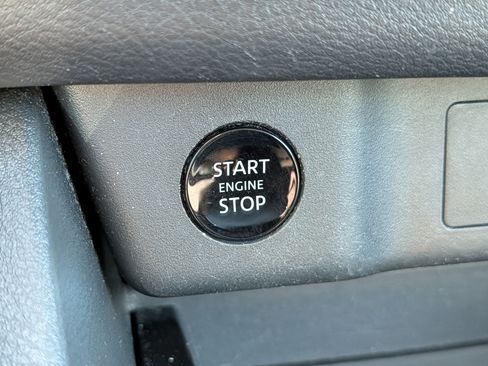 Used 2024 Nissan Rogue S AWD/4WD image 32