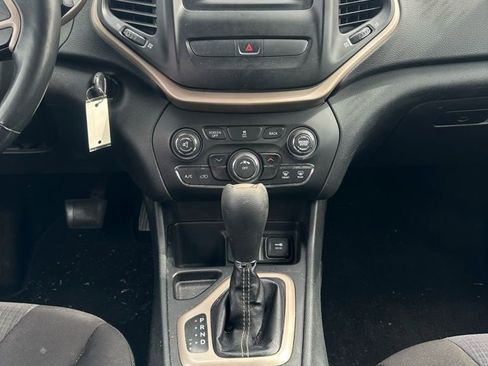 Used 2015 Jeep Cherokee Latitude image 21