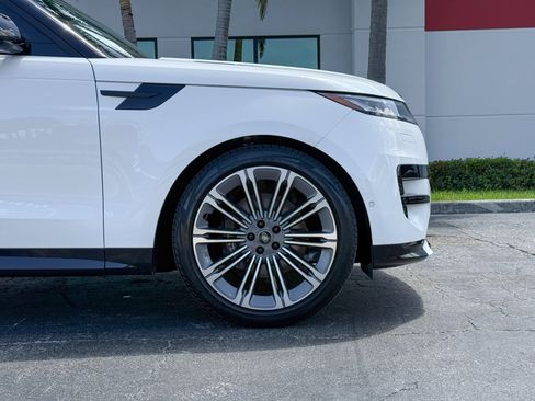 Used 2024 Land Rover Range Rover Sport Dynamic SE AWD/4WD image 3