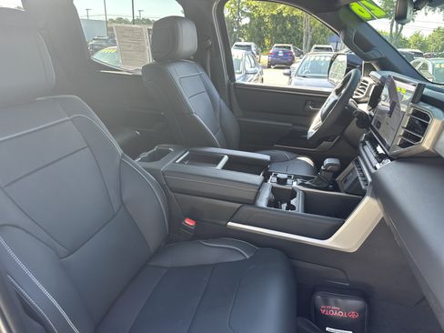 Used 2026 Toyota Tundra Limited AWD/4WD image 13