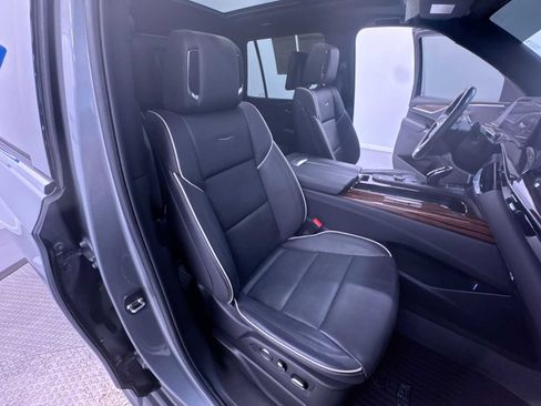 Used 2024 Cadillac Escalade Premium Luxury image 36