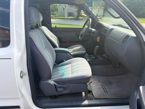 Used 2000 Toyota Tacoma PreRunner RWD image 14
