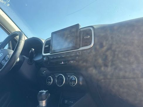 Used 2025 Hyundai Venue SEL FWD image 25