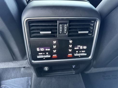 Certified 2022 Porsche Cayenne Coupe image 16