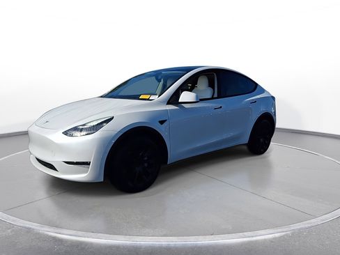 Used 2021 Tesla Model Y Long Range AWD/4WD image 4