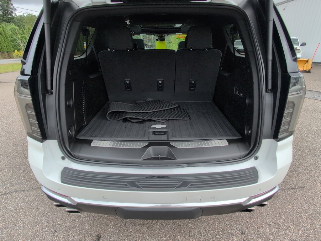 Used 2025 Chevrolet Suburban High Country AWD/4WD image 13