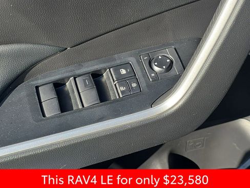Used 2022 Toyota RAV4 LE image 32