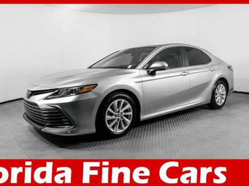 Used 2022 Toyota Camry LE image 1