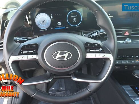 Used 2025 Hyundai Elantra SEL FWD image 16