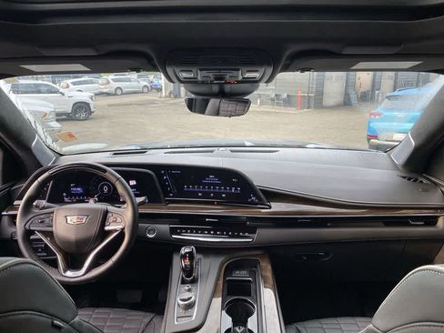 Certified 2024 Cadillac Escalade ESV Sport Platinum w/ LPO, ONYX Package AWD/4WD image 13