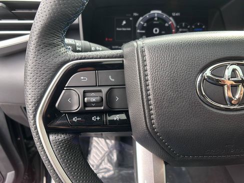 Used 2025 Toyota Sequoia Platinum AWD/4WD image 27