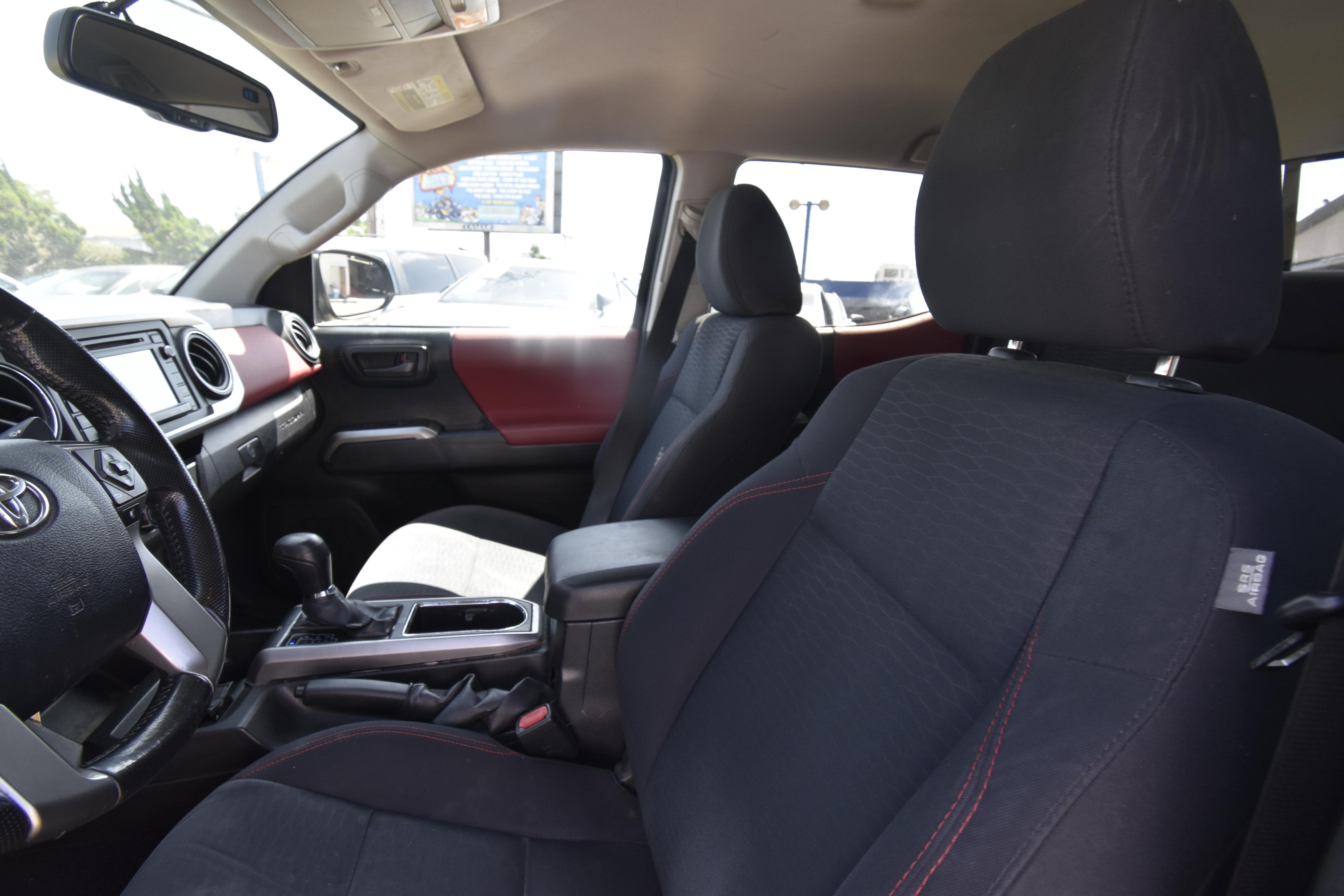 Used 2016 Toyota Tacoma SR5 w/ SR5 Appearance Package (SN) RWD image 7