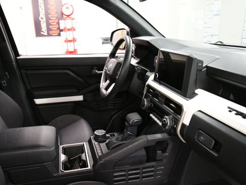 Used 2024 Toyota Tacoma TRD Off-Road image 27