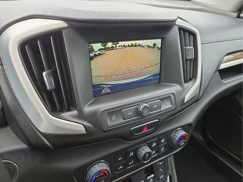 Used 2018 GMC Terrain SLE w/ Driver Convenience Package FWD image 17