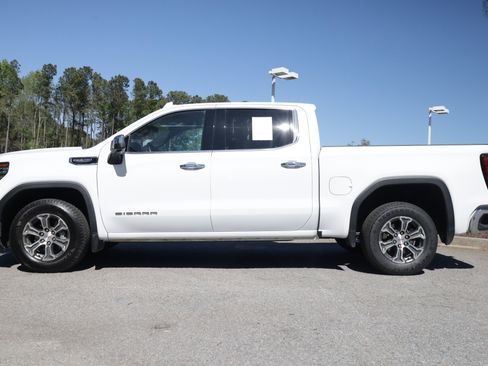 Used 2025 GMC Sierra 1500 SLT image 2