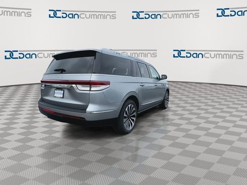 Used 2023 Lincoln Navigator L Reserve AWD/4WD image 8