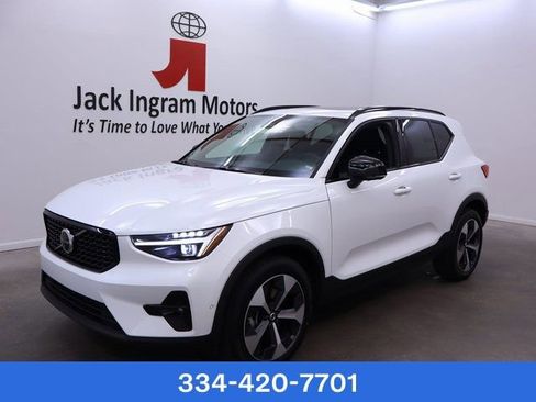 New 2025 Volvo XC40 B5 Plus w/ Protection Package Premier image 8