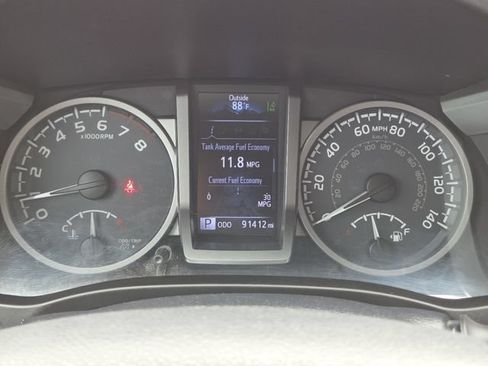 Used 2018 Toyota Tacoma SR5 AWD/4WD image 23