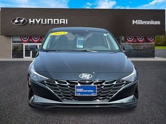 Certified 2023 Hyundai Elantra Limited w/ Preferred Accessory Package FWD video 2